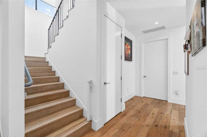 Image No.20-4 Bed House for sale