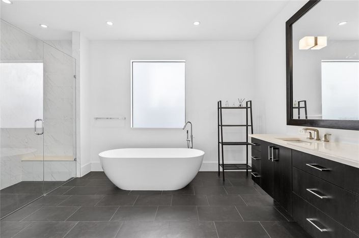 Image No.21-4 Bed House for sale