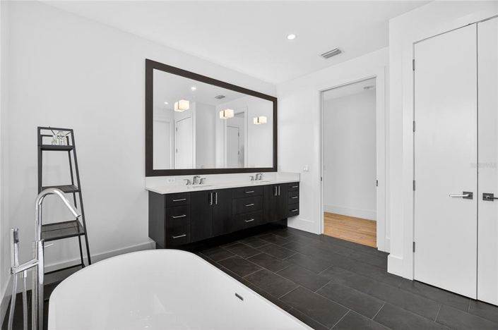 Image No.22-4 Bed House for sale