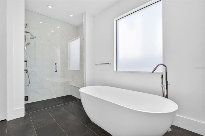 Image No.23-4 Bed House for sale