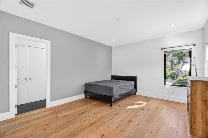 Image No.28-4 Bed House for sale