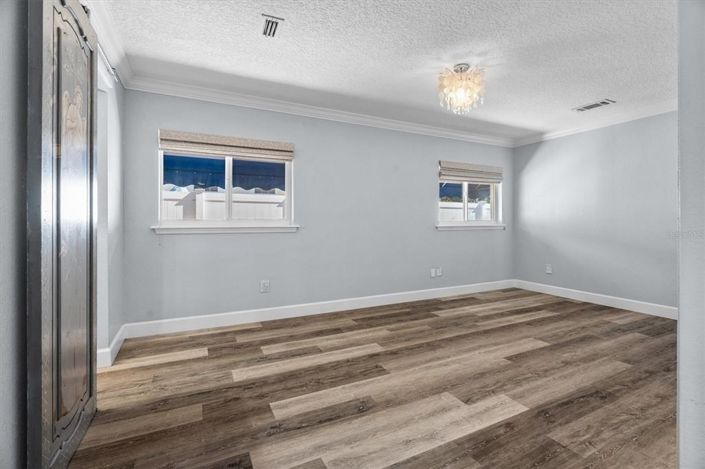 Image No.20-4 Bed House for sale