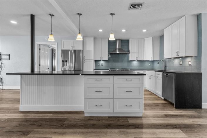 Image No.9-4 Bed House for sale