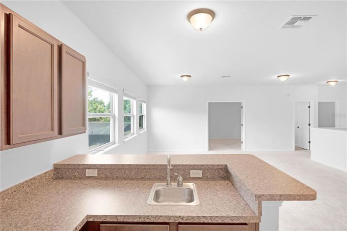 Image No.15-6 Bed House for sale