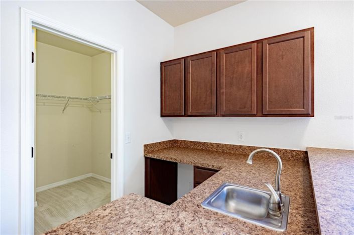 Image No.16-6 Bed House for sale