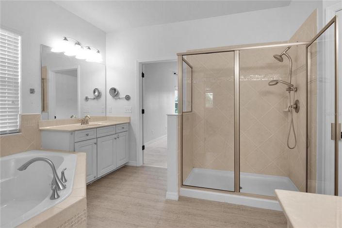 Image No.18-6 Bed House for sale