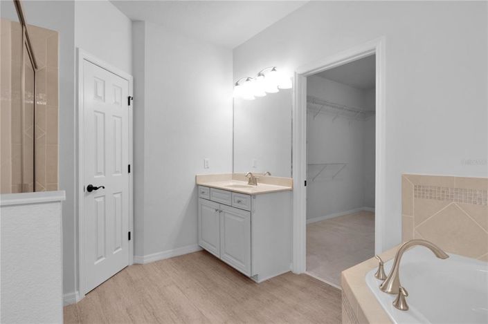 Image No.19-6 Bed House for sale