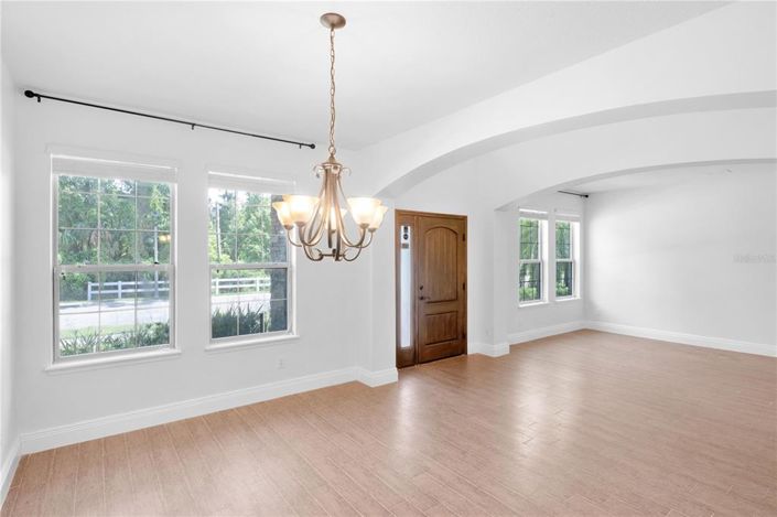 Image No.3-6 Bed House for sale