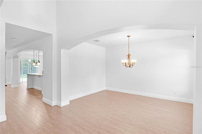 Image No.4-6 Bed House for sale