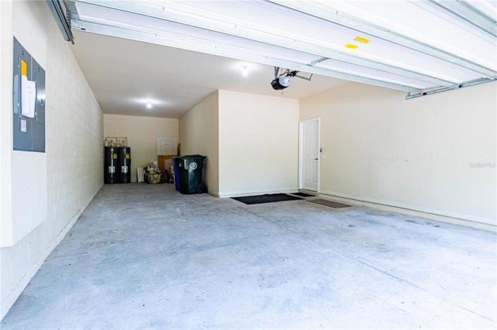 Image No.40-6 Bed House for sale