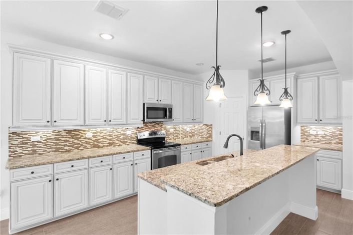 Image No.6-6 Bed House for sale