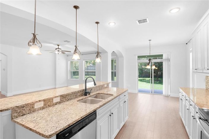 Image No.8-6 Bed House for sale