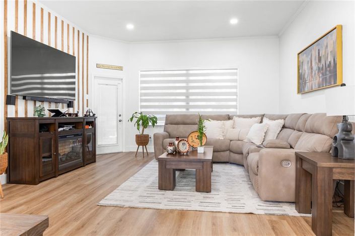 Image No.9-3 Bed House for sale