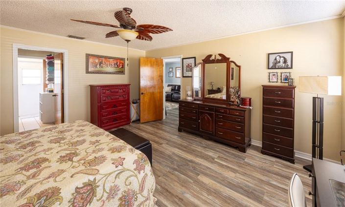 Image No.25-4 Bed House for sale