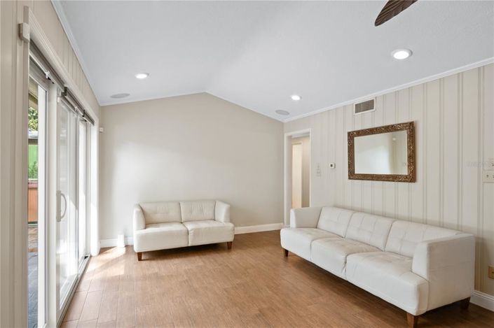 Image No.18-3 Bed House for sale