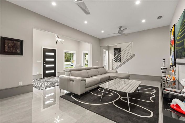 Image No.13-3 Bed House for sale