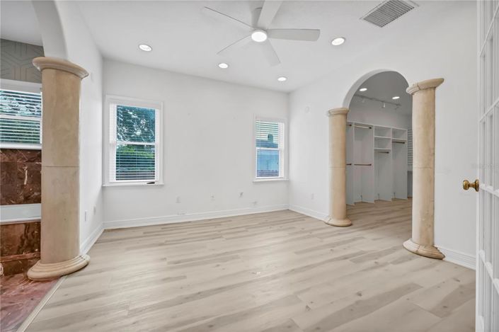 Image No.10-6 Bed House for sale