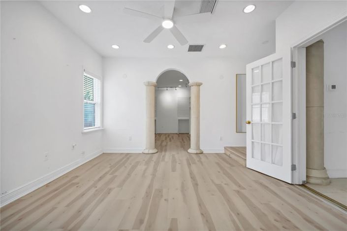 Image No.11-6 Bed House for sale