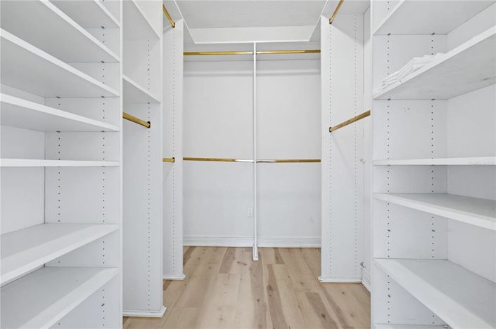 Image No.13-6 Bed House for sale