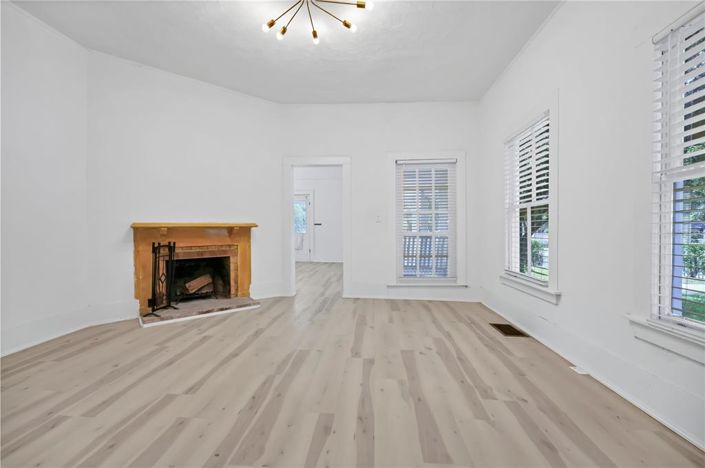 Image No.27-6 Bed House for sale