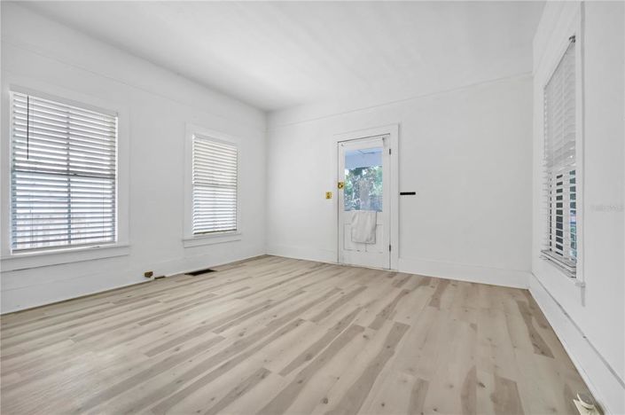 Image No.29-6 Bed House for sale