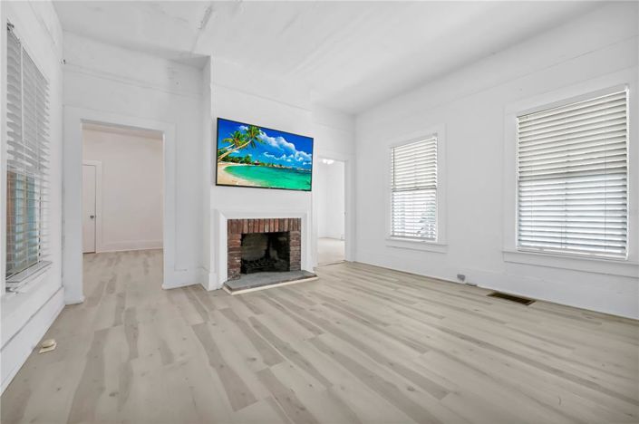 Image No.30-6 Bed House for sale