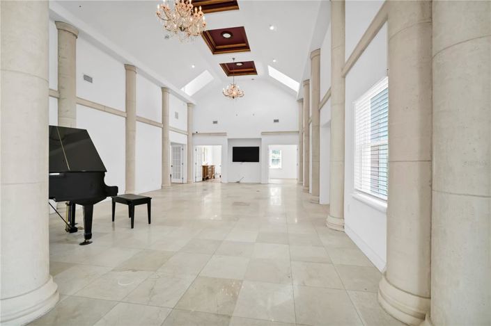 Image No.4-6 Bed House for sale