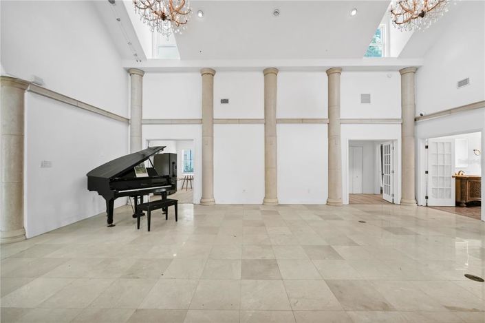 Image No.5-6 Bed House for sale