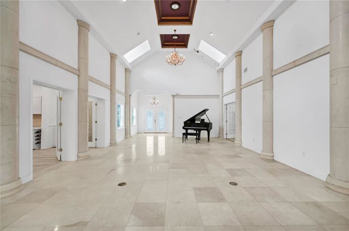 Image No.6-6 Bed House for sale