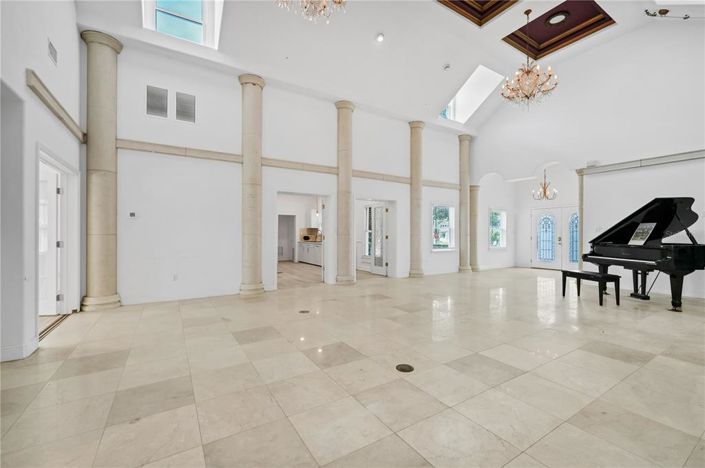 Image No.7-6 Bed House for sale