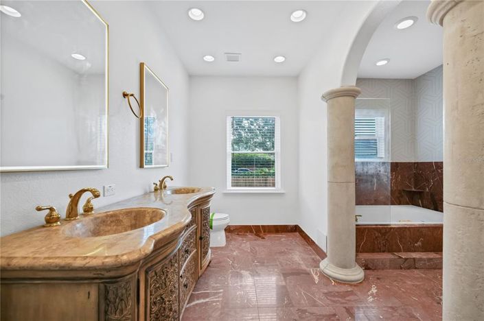 Image No.9-6 Bed House for sale