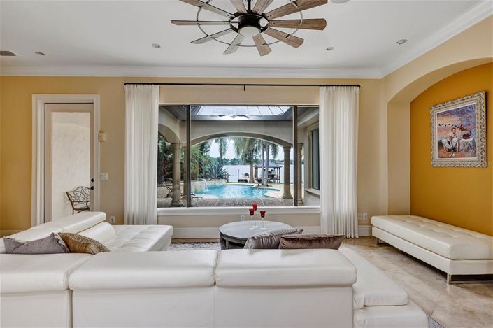 Image No.10-5 Bed House for sale