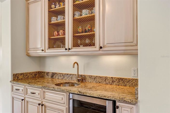 Image No.24-5 Bed House for sale