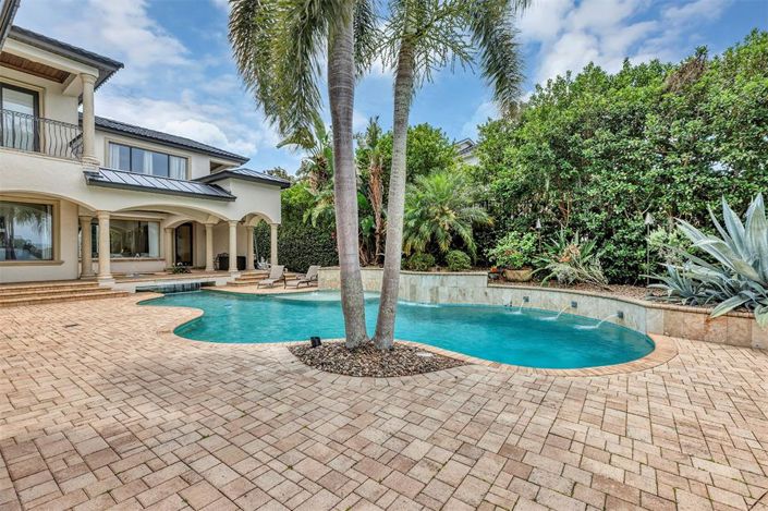 Image No.4-5 Bed House for sale