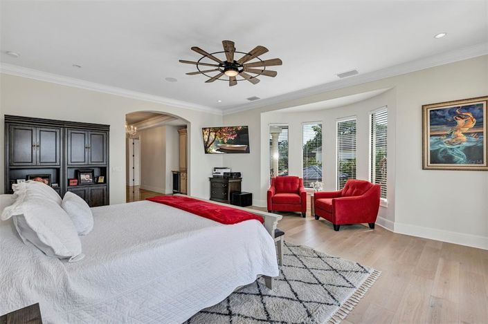 Image No.42-5 Bed House for sale