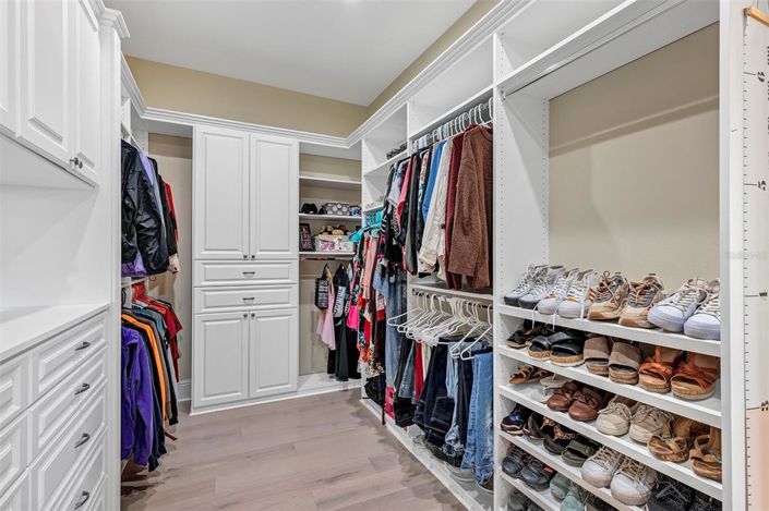 Image No.53-5 Bed House for sale