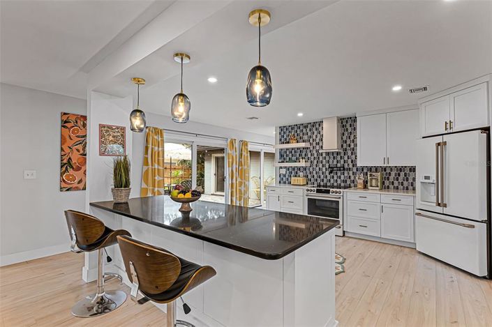 Image No.12-4 Bed House for sale