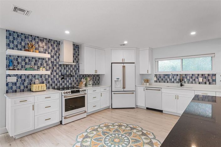 Image No.14-4 Bed House for sale