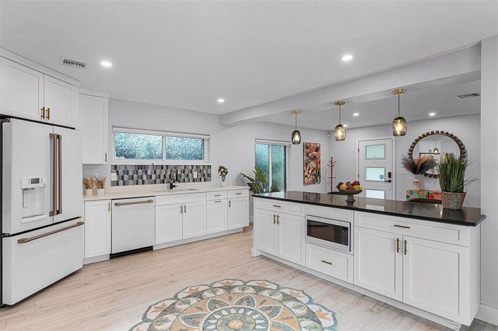 Image No.15-4 Bed House for sale