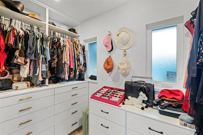 Image No.25-4 Bed House for sale