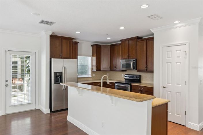 Image No.11-3 Bed House for sale