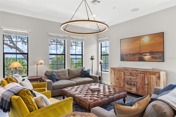 Image No.25-3 Bed Townhouse for sale