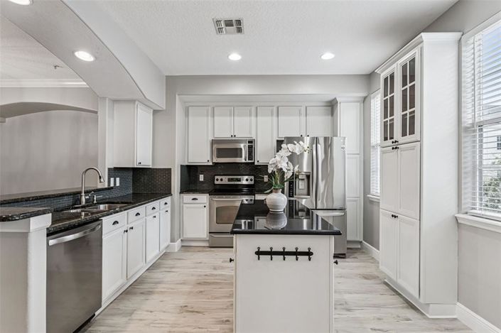 Image No.12-3 Bed Townhouse for sale