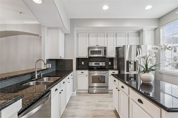 Image No.13-3 Bed Townhouse for sale