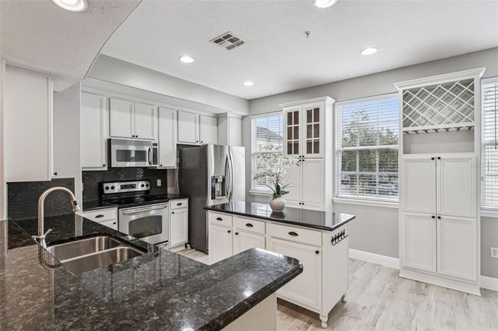 Image No.14-3 Bed Townhouse for sale