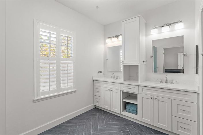 Image No.30-4 Bed House for sale