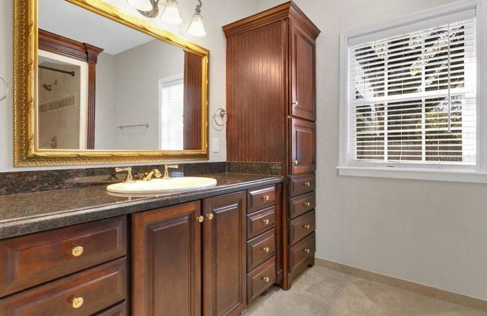 Image No.17-4 Bed House for sale