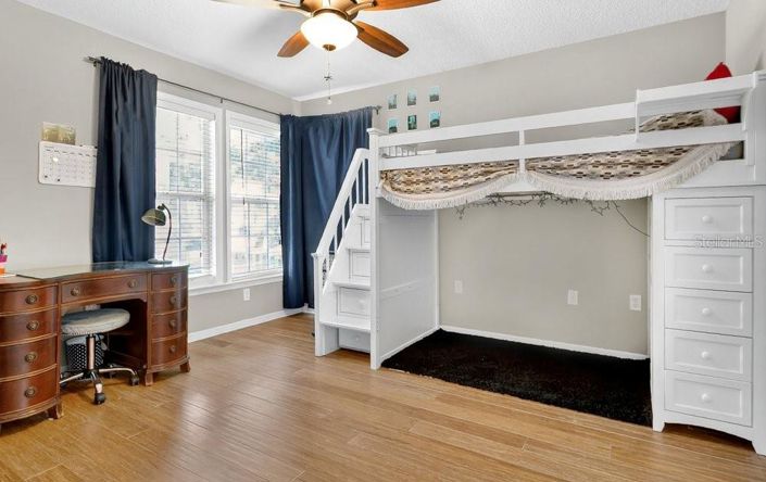 Image No.18-4 Bed House for sale