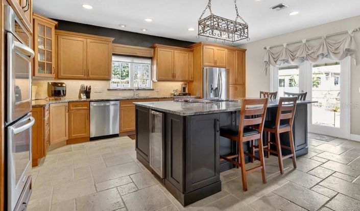 Image No.6-4 Bed House for sale