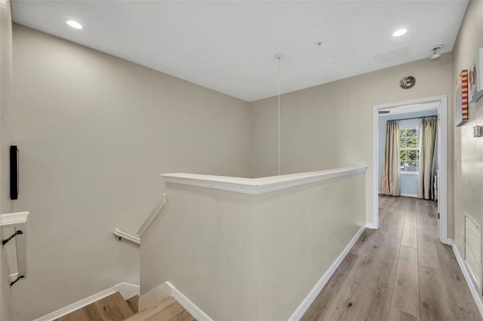 Image No.19-2 Bed Townhouse for sale